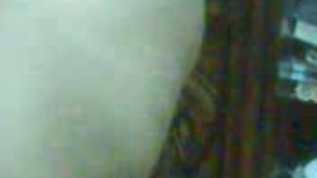 نوجوان زیبا ضرب و شتم خروس دوست خود را