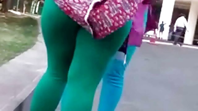 موی چتری تاتو شده باربی بااو با صدای بلند در حالی که لعنتی لعنتی
