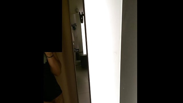 بلوند به اندازه کافی از خروس او را دریافت نمی کند