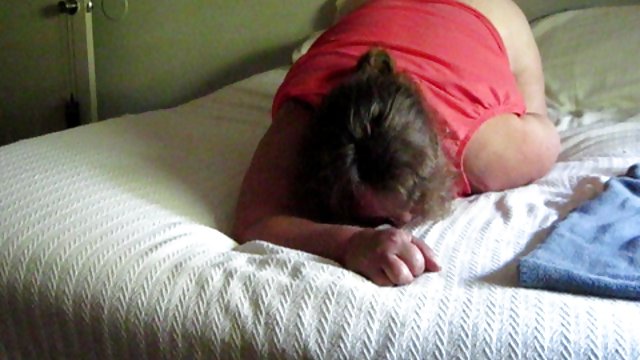 لاغر نوجوان حلق آویز ارائه